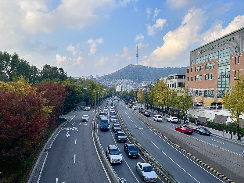 首尔龙山夜和南山塔