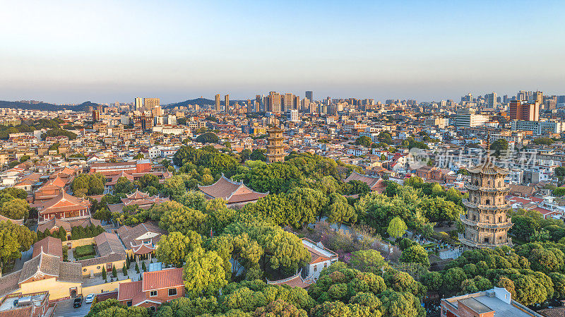 中国福建省泉州市历城区西街和开元寺旅游景点航拍图