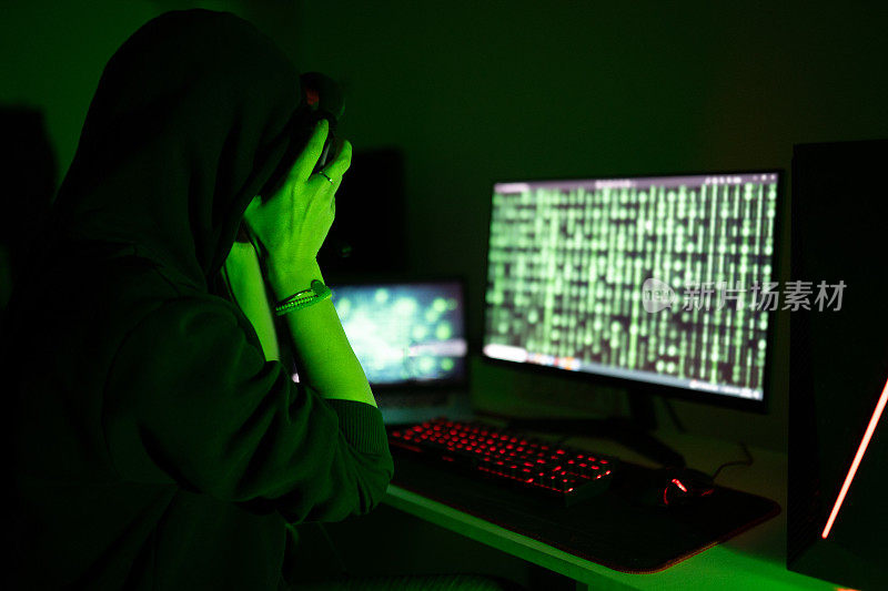 女性黑客攻击网络安全