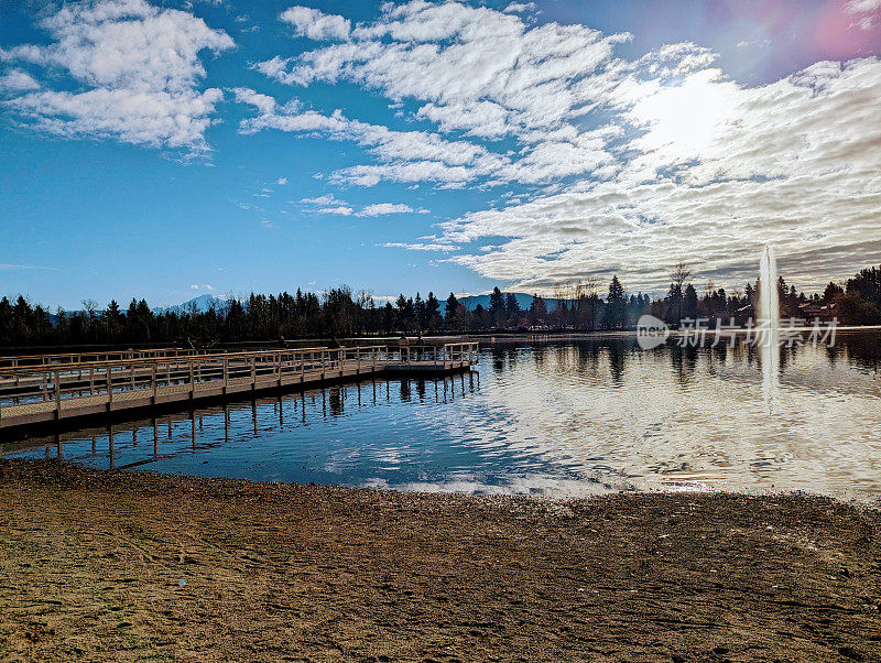 2024年1月1日，加拿大不列颠哥伦比亚省阿伯茨福德美丽的米尔湖