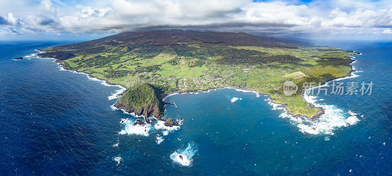 无人机拍摄的毛伊岛山脉全景图