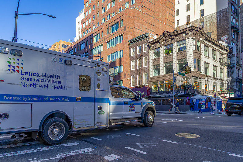 位于格林威治村克里斯托弗街的纽约莱诺克斯健康私人救护车