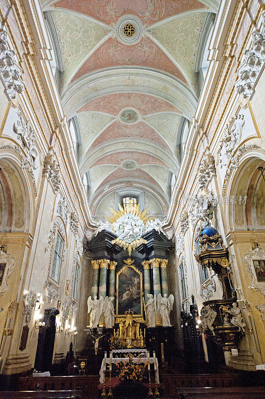 克拉科夫圣米迦勒大天使大教堂内部，