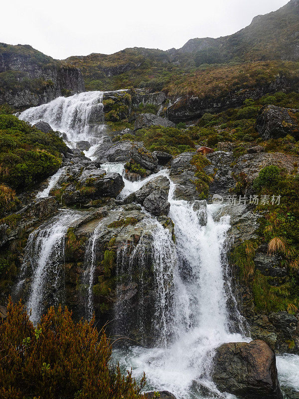 路特本瀑布，路特本赛道，阿斯万山国家公园，新西兰。