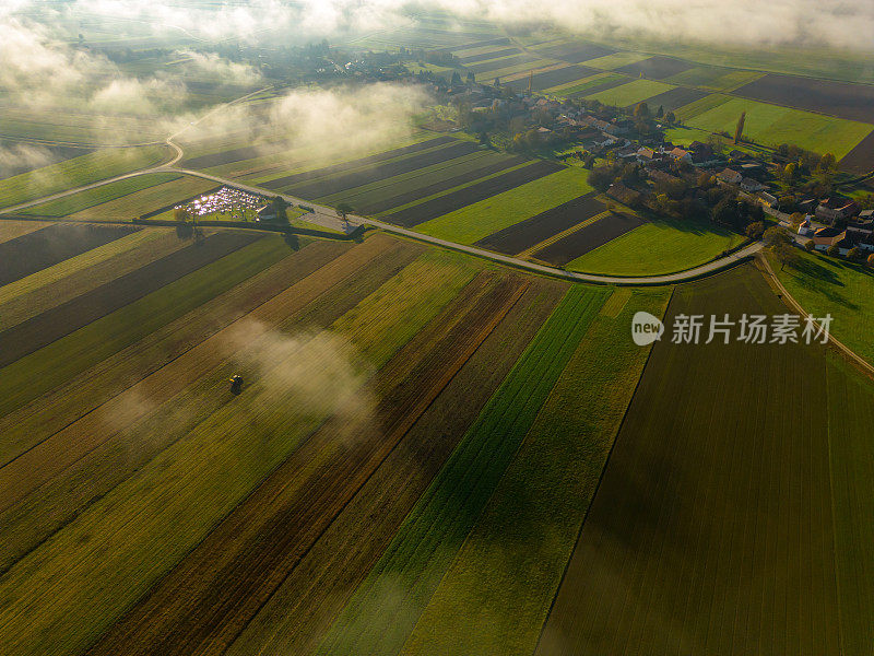 阳光灿烂的日子里，田园诗般的风景