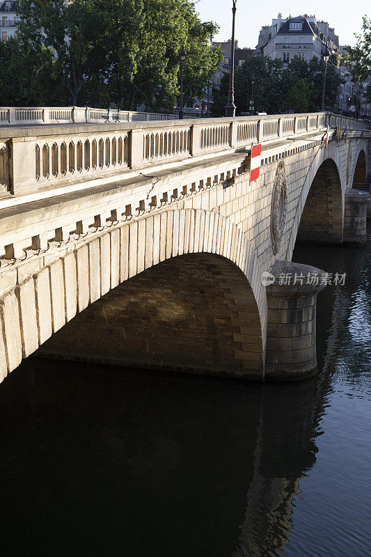 巴黎路易-菲利普桥的特写