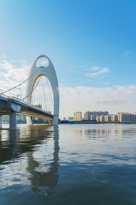 中国广州的天际线和大桥