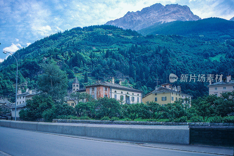 1989年旧正片扫描，高速公路的看法，波斯基亚沃，瑞士。