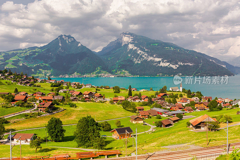 茵特拉肯。瑞士。Brienz湖。Lauterbrunnen。山的风景。伯尔尼州