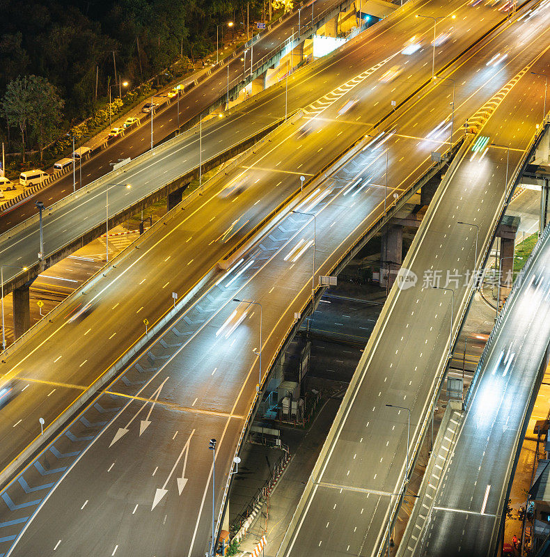 繁忙的交通在移动城市道路街道交通堵塞曼谷泰国2023