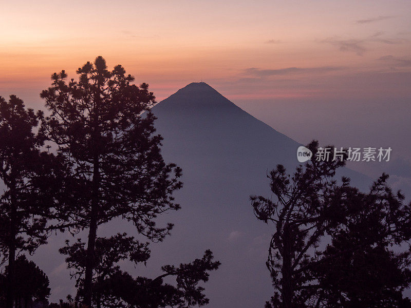 危地马拉的阿卡特南戈火山