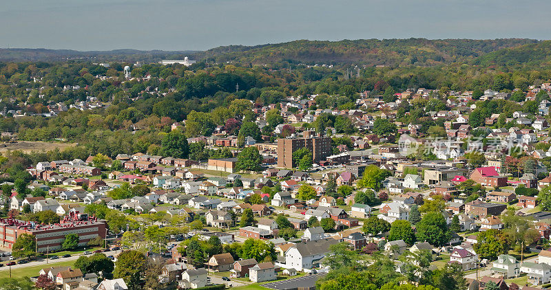房屋和公寓大楼在斯普林代尔，宾夕法尼亚州-空中