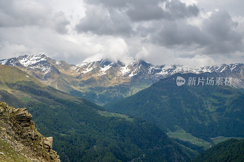 高山景观沿着Timmelsjoch高山口