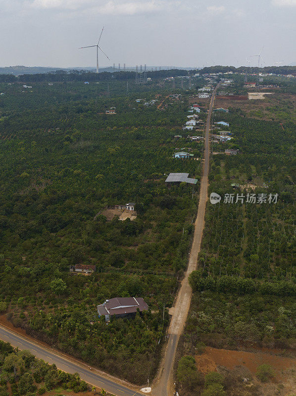 越南中部高地嘉莱省的山上种植着大型咖啡园