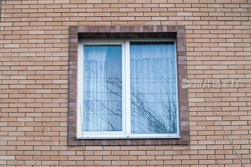 窗口砖房