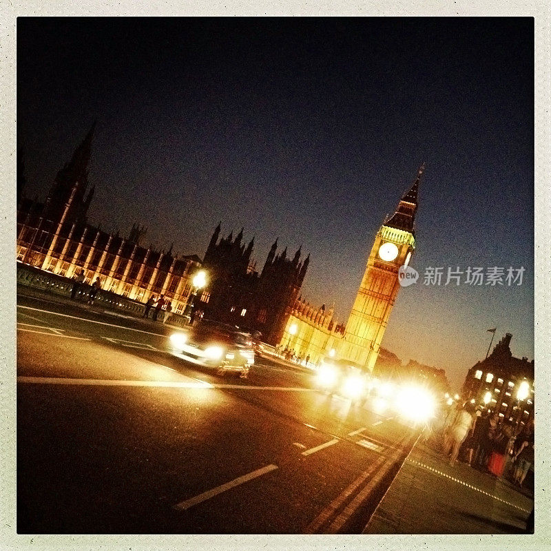 黄昏时伦敦的议会大厦和大本钟