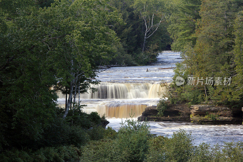 Tahquamenon瀑布