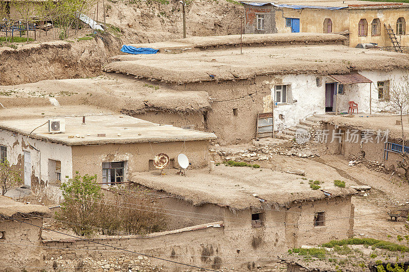 土耳其迪亚巴克尔附近一个库尔德村庄的泥屋