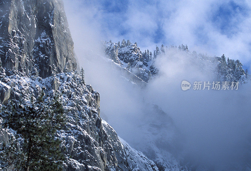 冬季薄雾中的山脉和悬崖，优胜美地