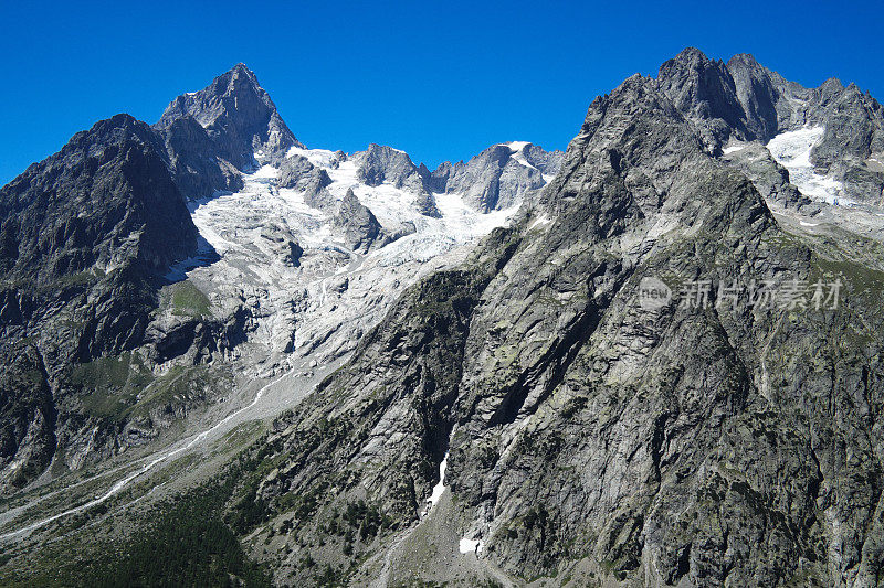 阿尔卑斯山的一座山