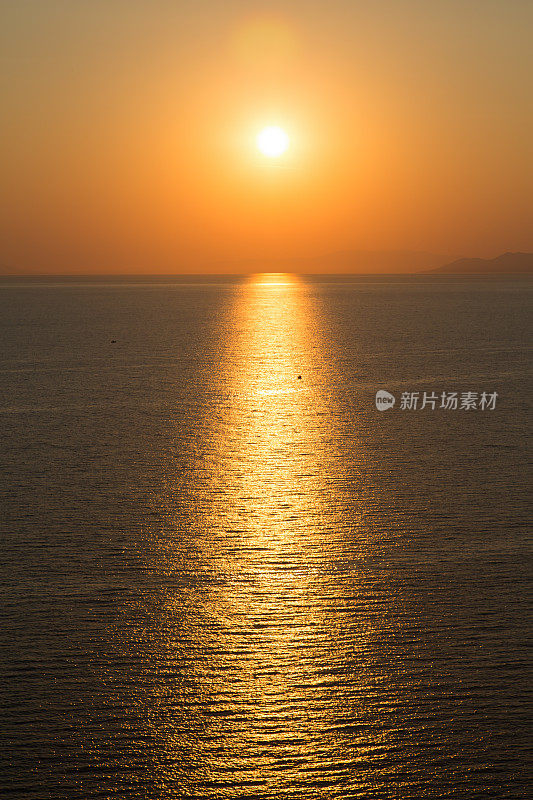 浪漫的海上日落