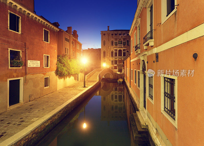 黎明时分的威尼斯运河