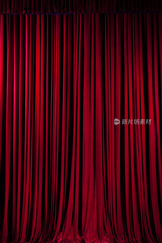 红色的窗帘阶段