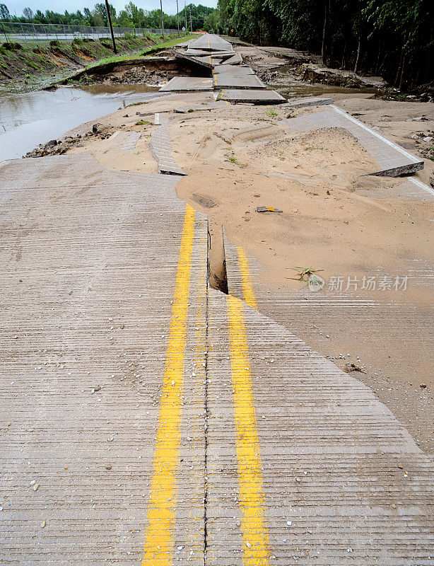 破碎的道路