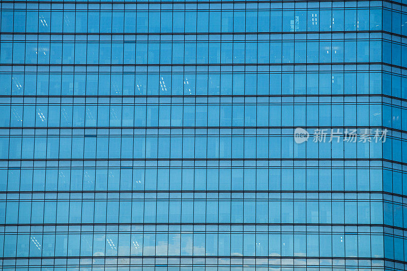 办公大楼的玻璃墙