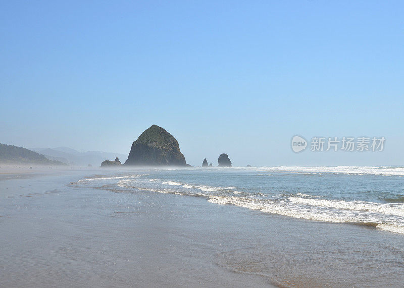 加农海滩和干草堆岩