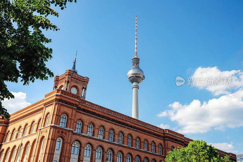 柏林电视塔前的红色Rathaus