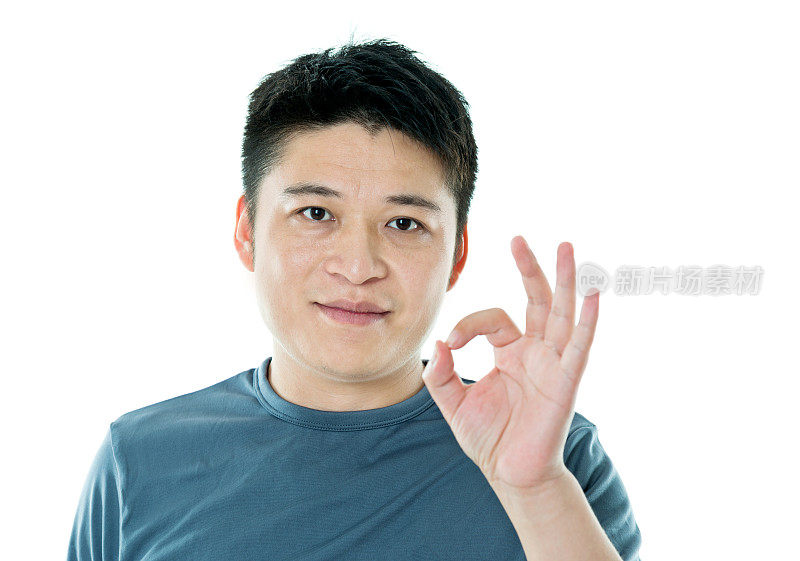 亚洲男人竖起大拇指