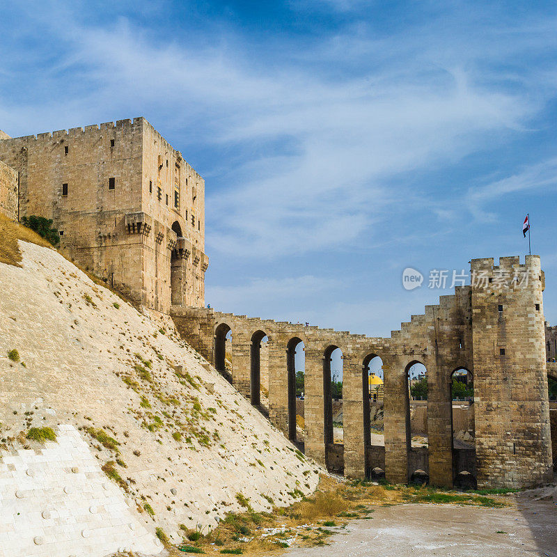 阿勒颇城堡，叙利亚北部古城阿勒颇的一座大型中世纪防御宫殿。