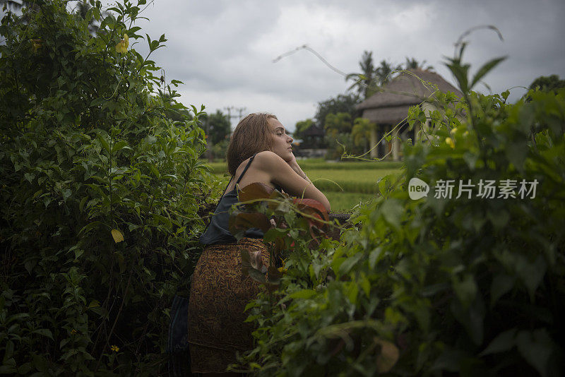 巴厘岛乌布的一名年轻女子