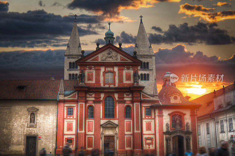 伏尔塔瓦河和布拉格的圣维塔斯大教堂
