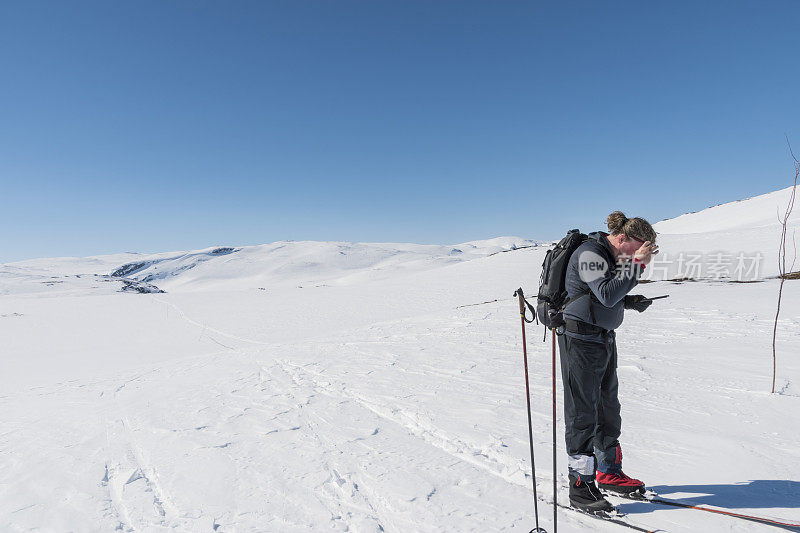 滑雪者在Hardangervidda