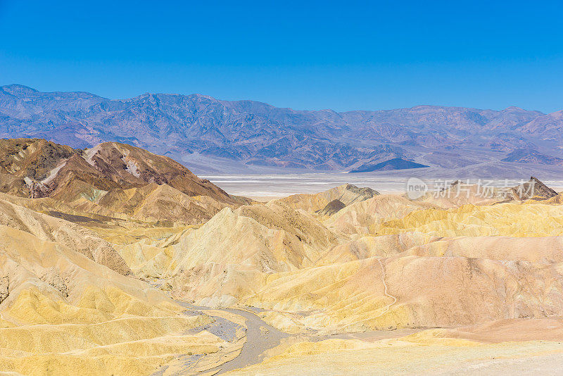 扎布里斯基点-在死亡谷国家公园的彩色山脊和沙丘形成，美国加州