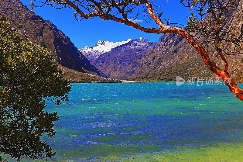 布兰卡Cordillera的Llanganuco湖，秘鲁安第斯山脉的蒙面地区