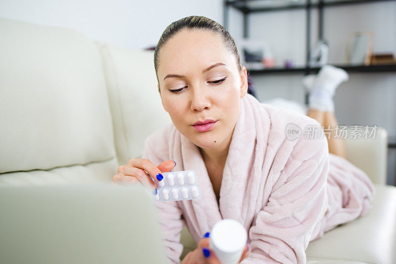 女人和药片，她关心她的健康