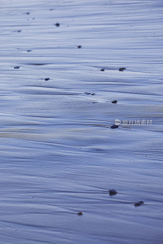 海浪经过的地方