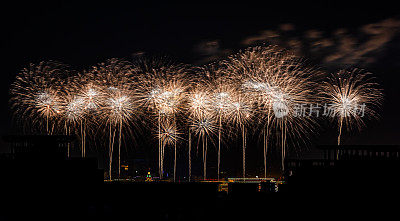 2019年10月1日，国庆烟花汇演在北京天安门广场举行，庆祝新中国成立70周年。