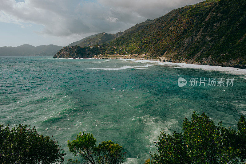 科尼利亚村，五个国家