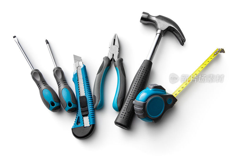 工作工具:锤子，螺丝刀，卷尺，钳子和美工刀孤立在白色背景上