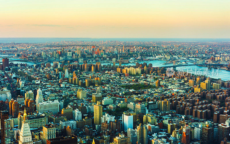 曼哈顿和布鲁克林摩天大楼的鸟瞰图
