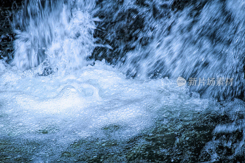 泡沫、泡沫和飞溅