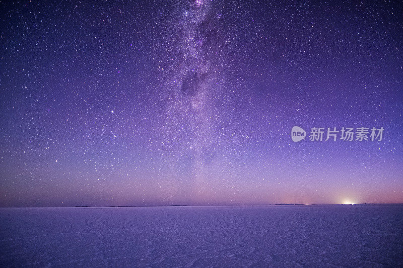 玻利维亚乌尤尼盐沼的星空