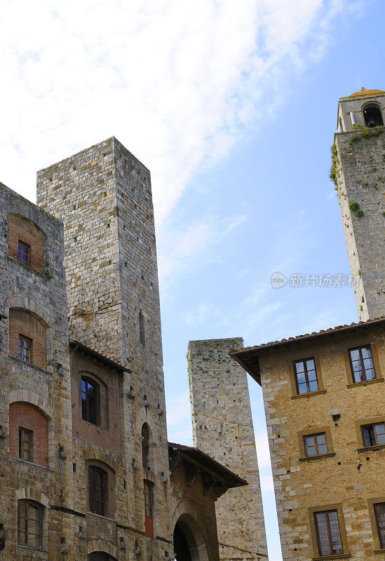 意大利托斯卡纳基安蒂地区圣吉米尼亚诺的中世纪塔楼。