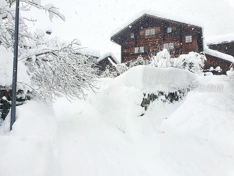 村冰雪覆盖