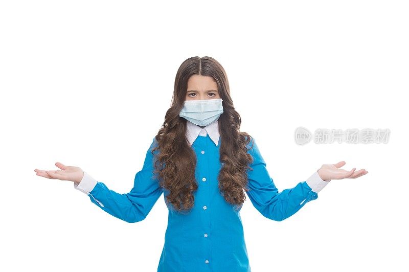 covid-19和医疗保健。戴医用口罩的女孩护士。穿着安全服的医生。应对冠状病毒大流行的卫生措施。科学家发明病毒疫苗。疫情爆发隔离。本空间