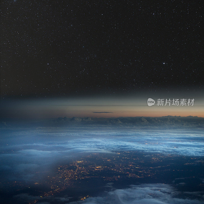 夜晚地球的高空视图。